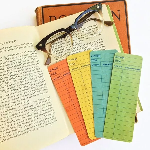 Bookmark còn có tác dụng trang trí cuốn sách của bạn thêm màu sắc!